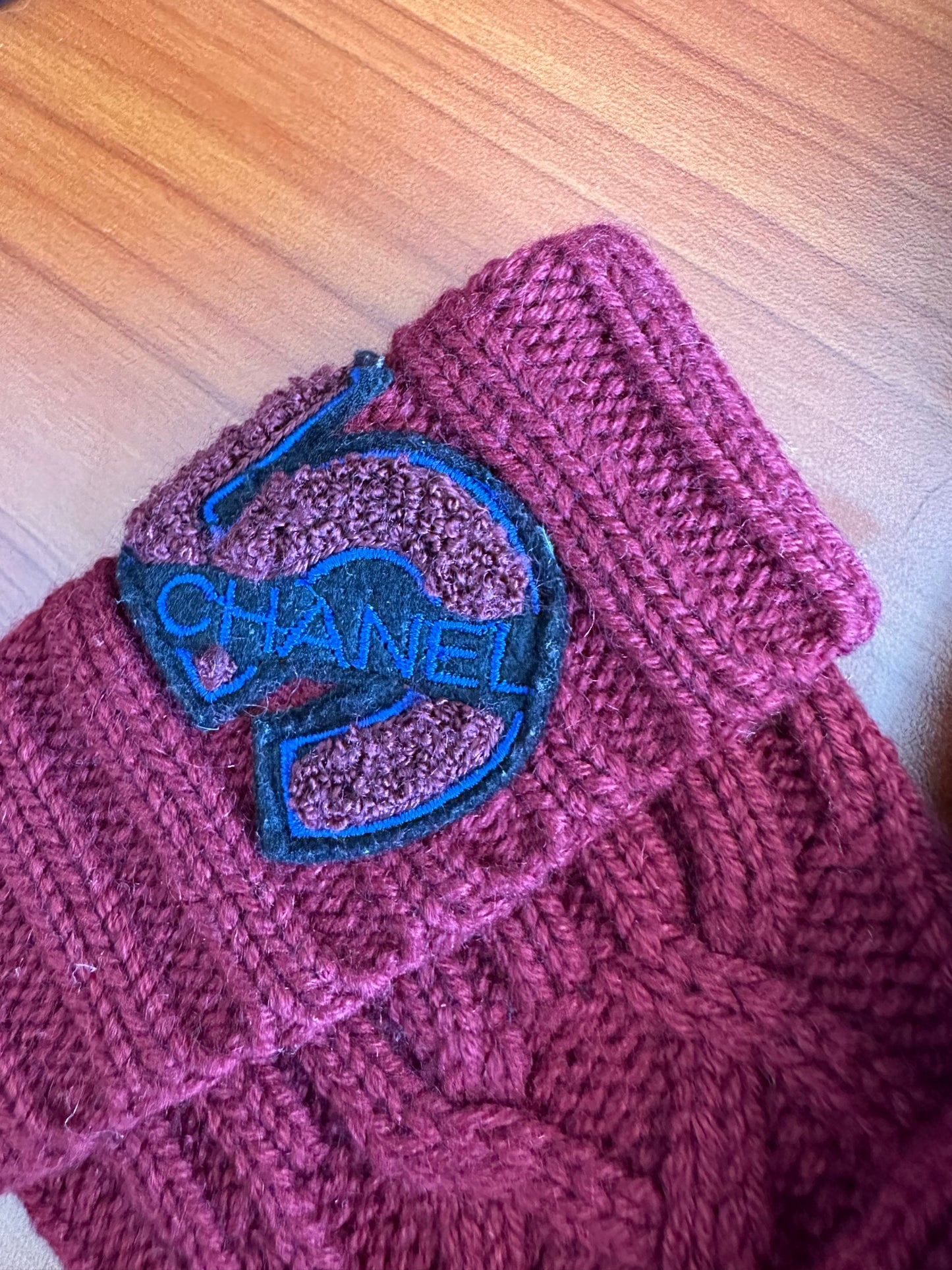 chanel burgundy vintage cashmere gloves excellent