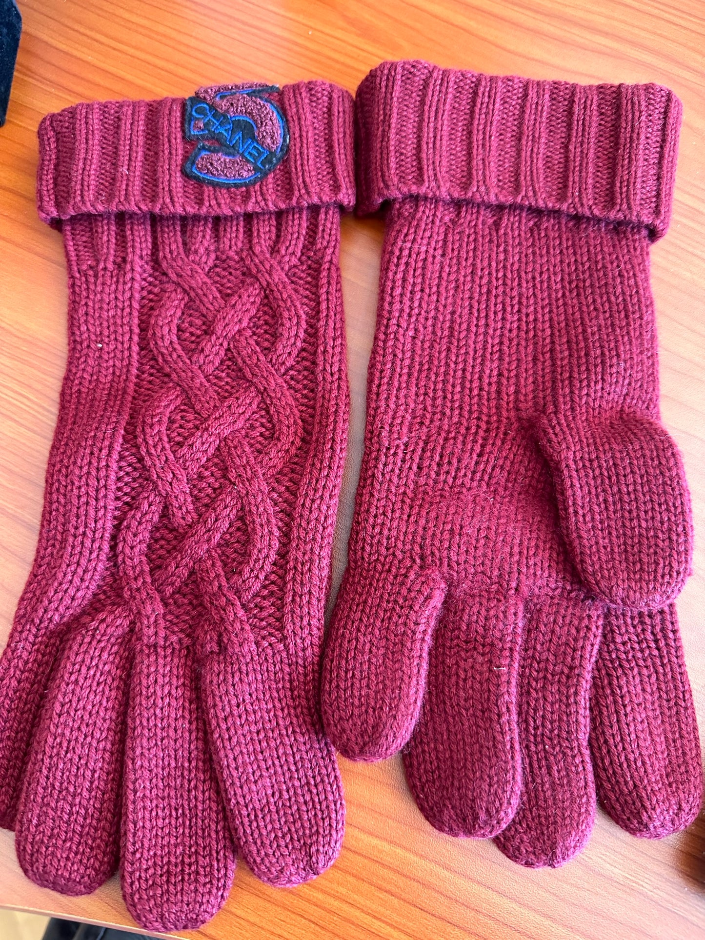 chanel burgundy vintage cashmere gloves excellent