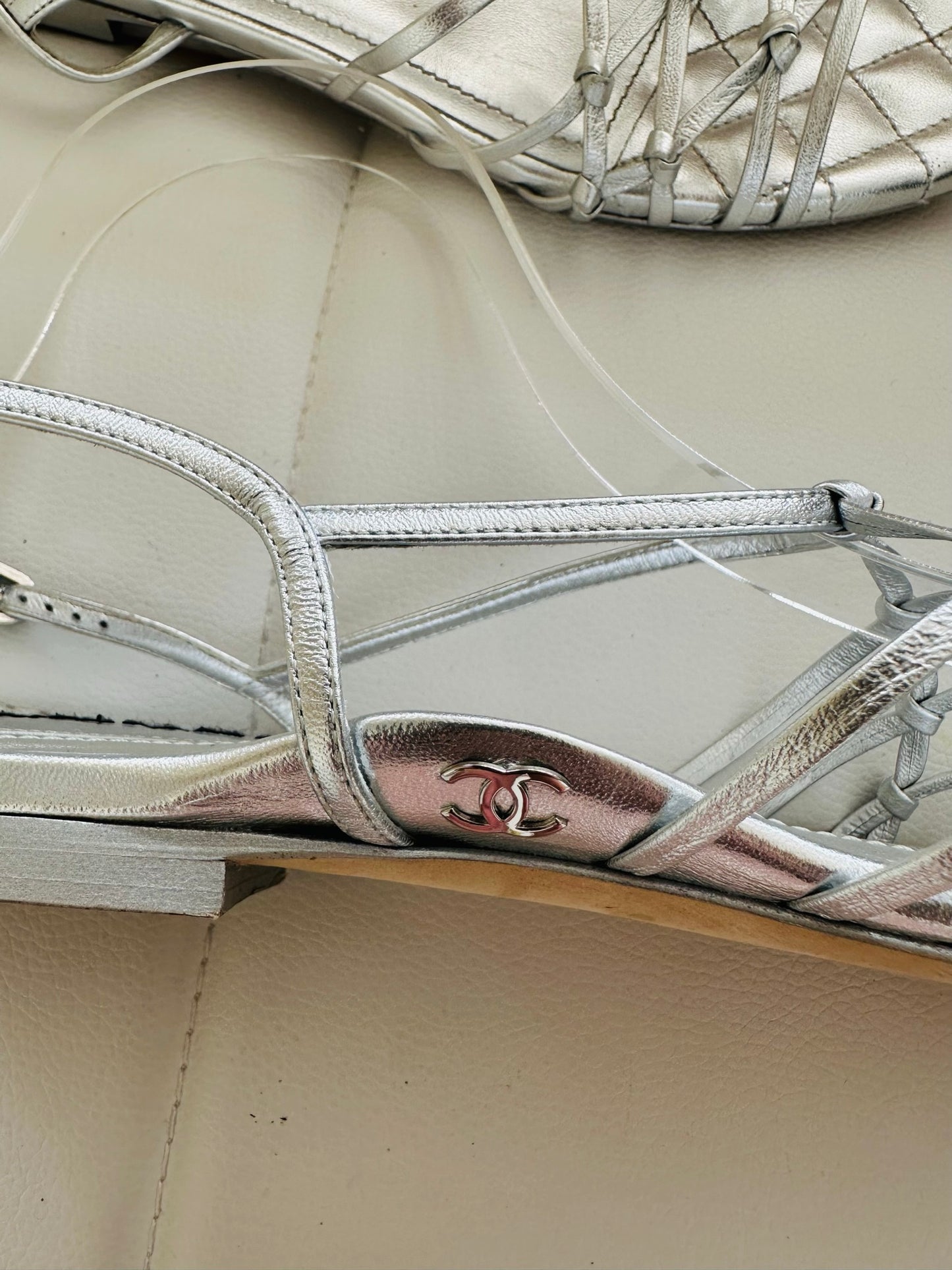 Chanel silver leather strappy knot flat sandals 39 1/2