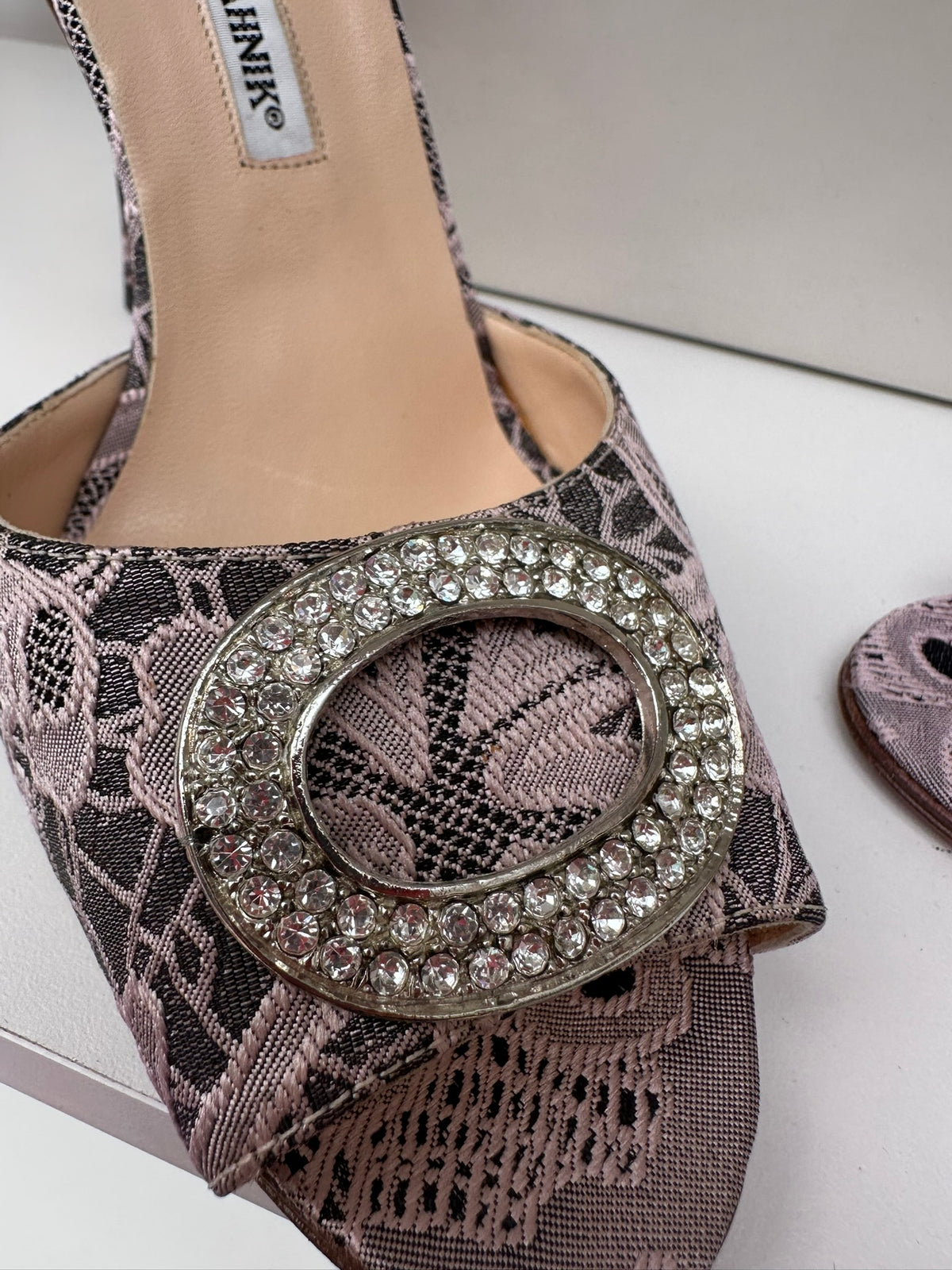 Manolo Blahnik famous sedarby sandals in lace 38 NIB