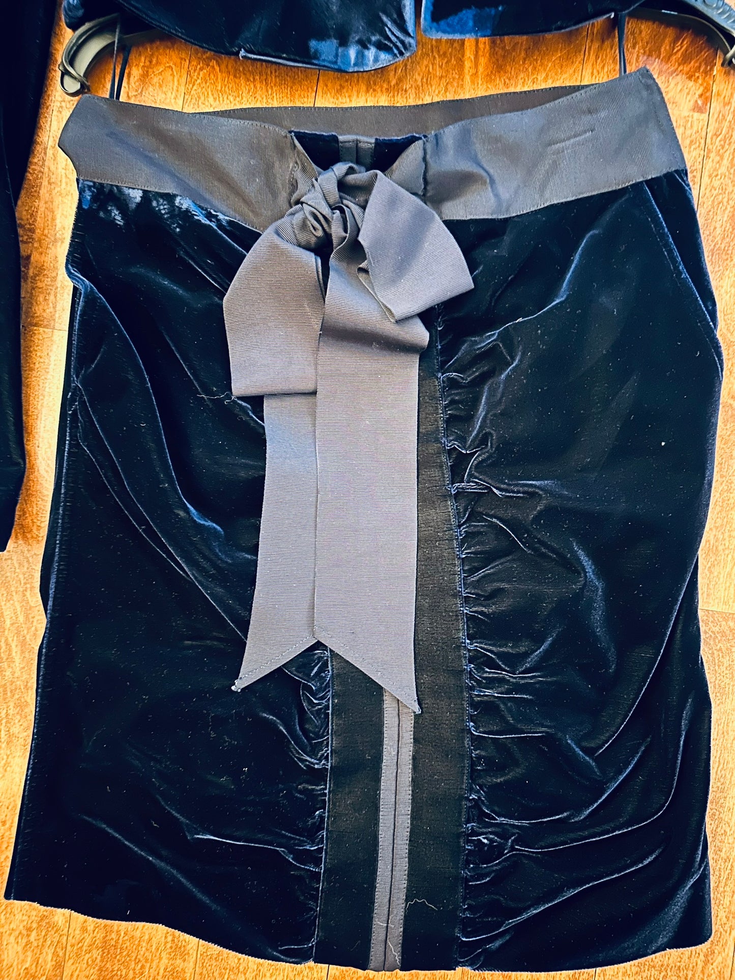 Yves Saint Laurent 2002 blue velvet runway suit Tom Ford F 36