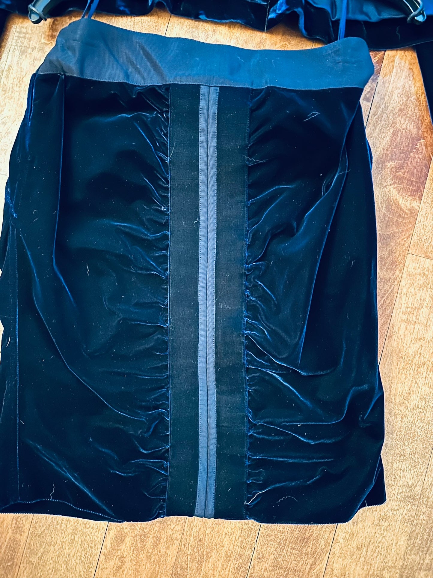 Yves Saint Laurent 2002 blue velvet runway suit Tom Ford F 36
