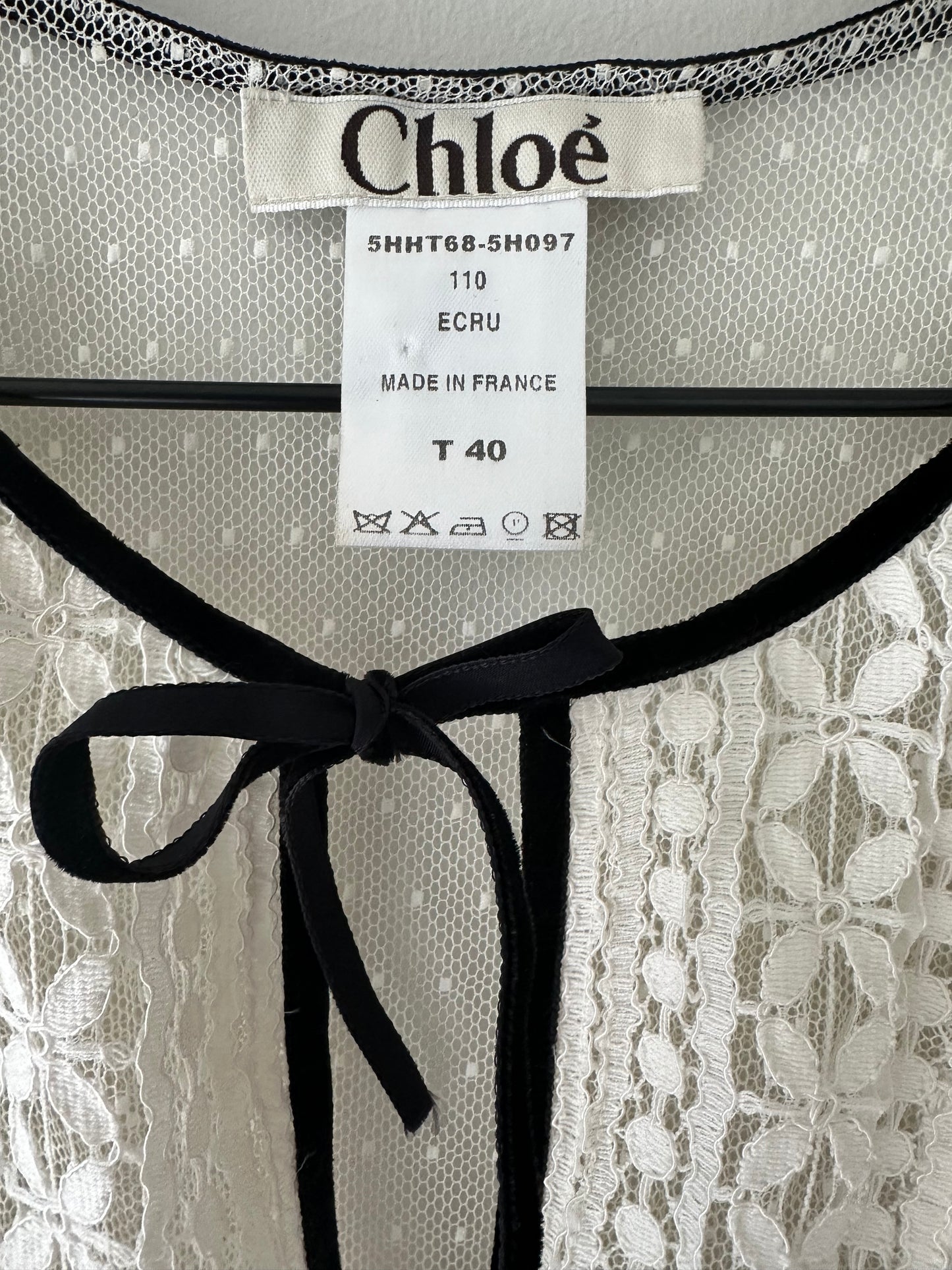 Chloe 2005 Ecru Lace Sleeveless Top with Black Ribbon Velvet Trim Size 40