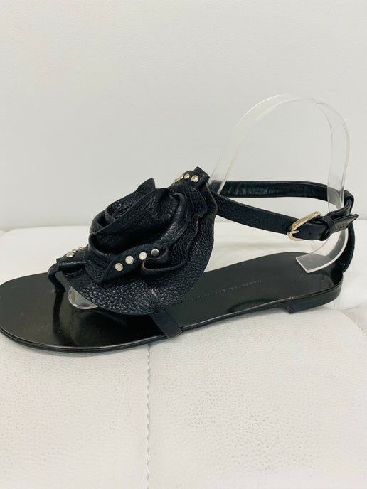 Guiseppe Zanotti black leather rose stud thong 8 1/2 New in Box