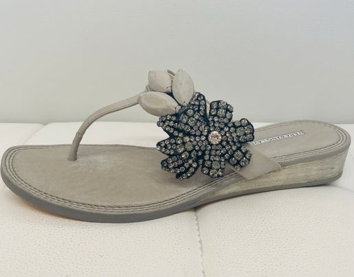 Vera Wang Lavender Zaila jewel thong sandal 8 New in Box